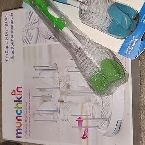 Munchkin High Capacity Drying Rack for baby bottles and 2 Bottle Brushes All New